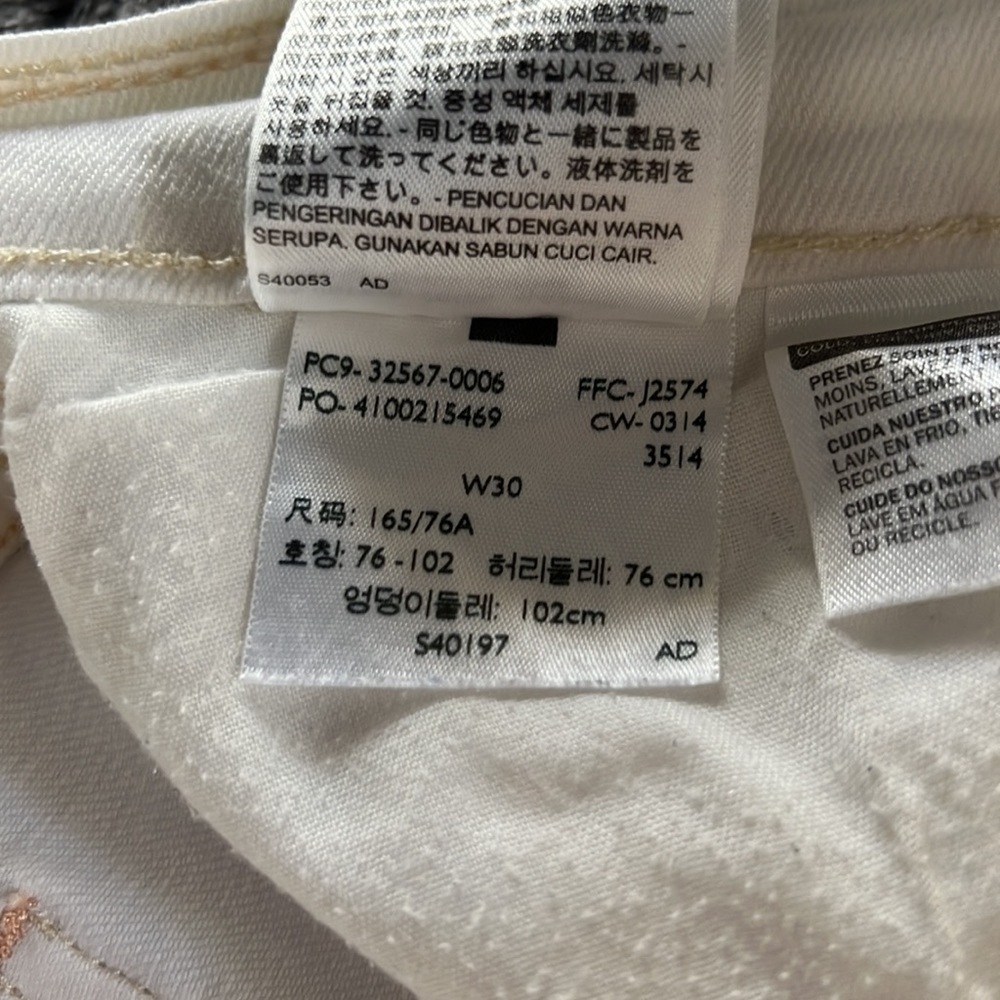 LEVIS SHORTS WHITE SIZE W30 PEACH & CREAM COLORED THREADS ROLLED HEM WHITE LABLE - Picture 10 of 17
